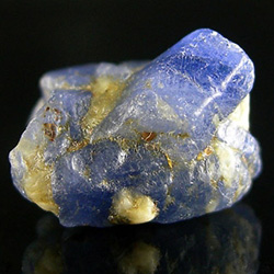 Природний кристал сапфіру