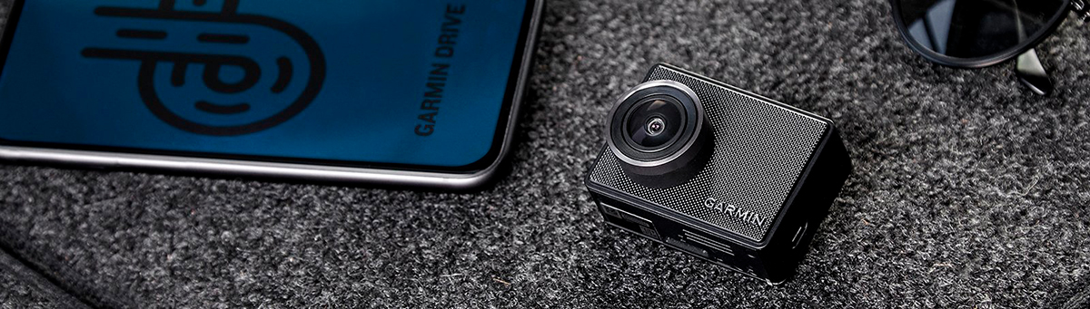 Записуйте свою поїздку з відеореєстратором Garmin Dash Cam 67W
