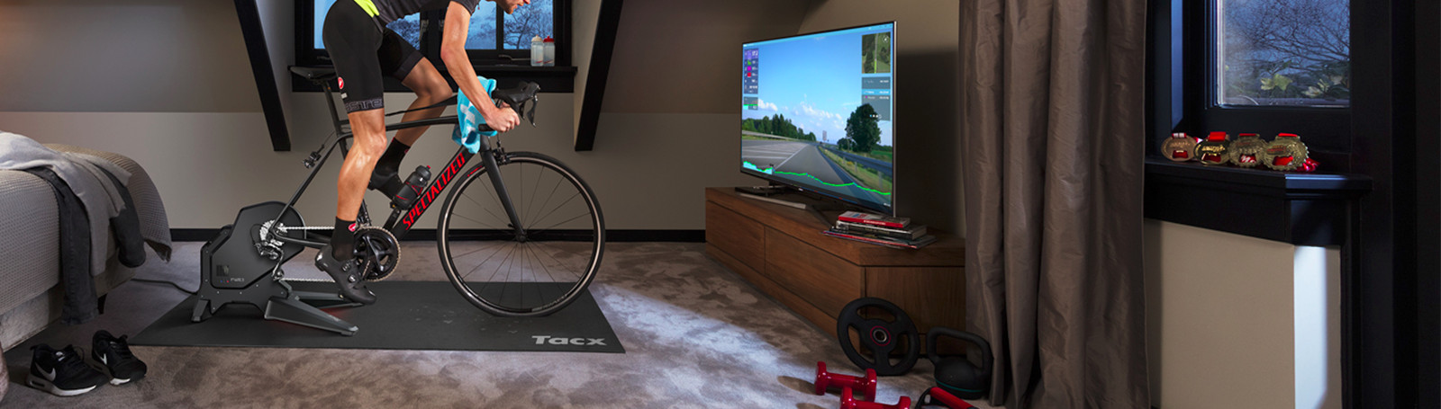 Тренажер Tacx FLUX S Smart - покращене відчуття їзди та більш точні дані потужності