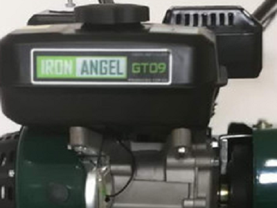 Вместительный топливный бак культиватора Iron Angel GT 09