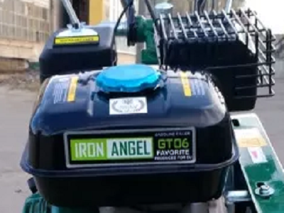 Большой объем топливного бака культиватора Iron Angel GT 06