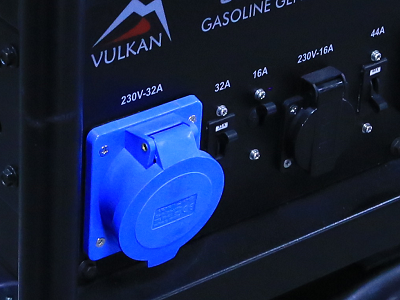 Выходные розетки бензинового генератора Vulkan SC13000-III