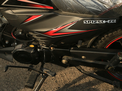 Мощный бензиновый двигатель мотоцикла Spark SP125C-2C