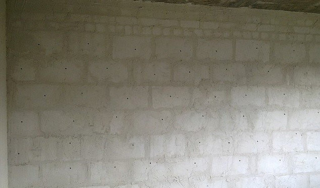 Заполнение пространства между стен