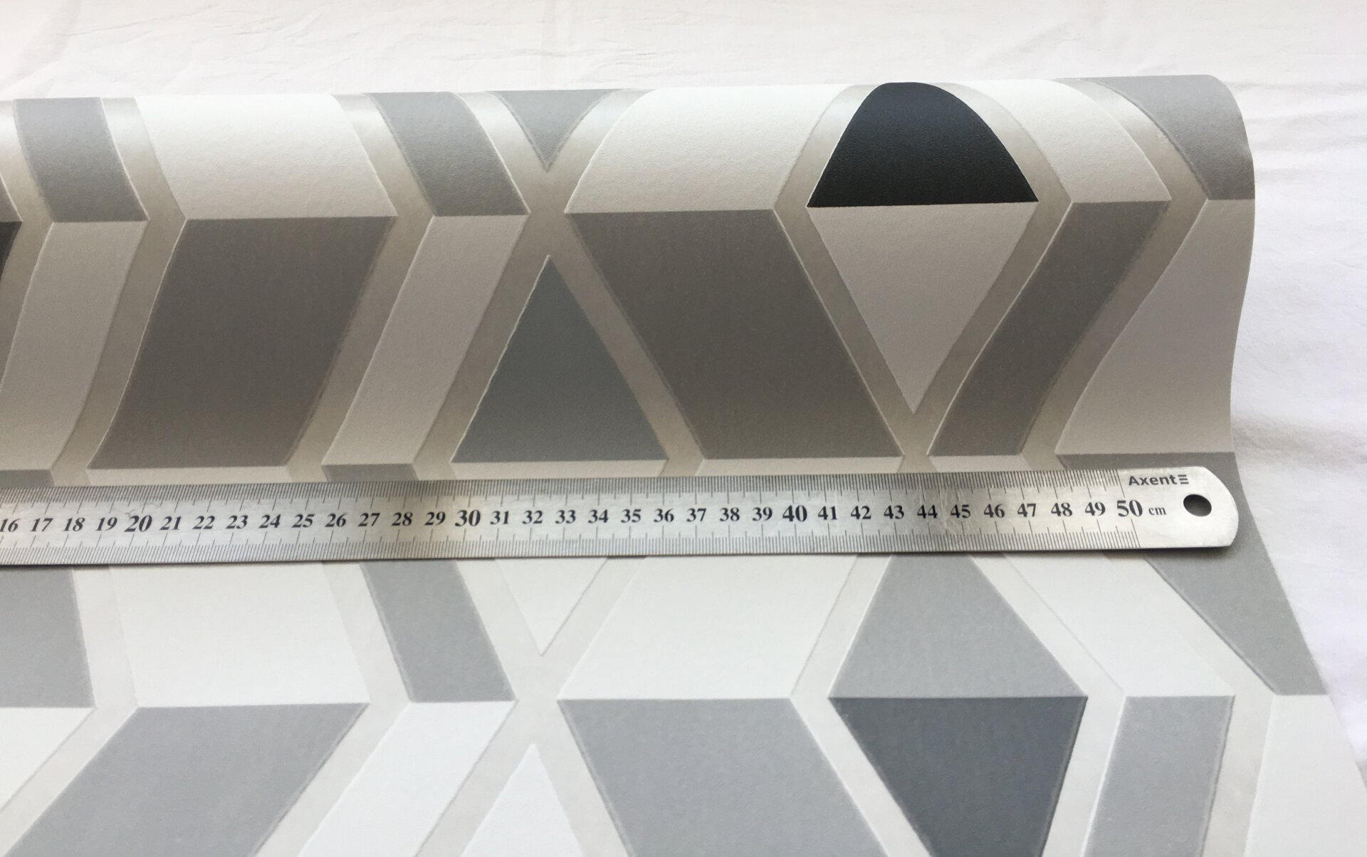 Сірий шпалери для спальні в стилі hi-tech, строгий геометричним малюнком, абстрактні сіра і чорна мозаїка на білому тлі, суворі симетричні лінії