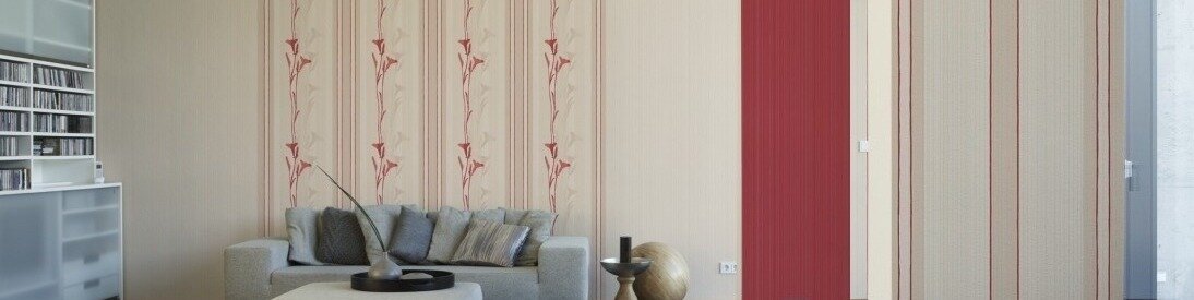 Комплект обоев для гостиной и зала, с красными узорами на кремовом фоне