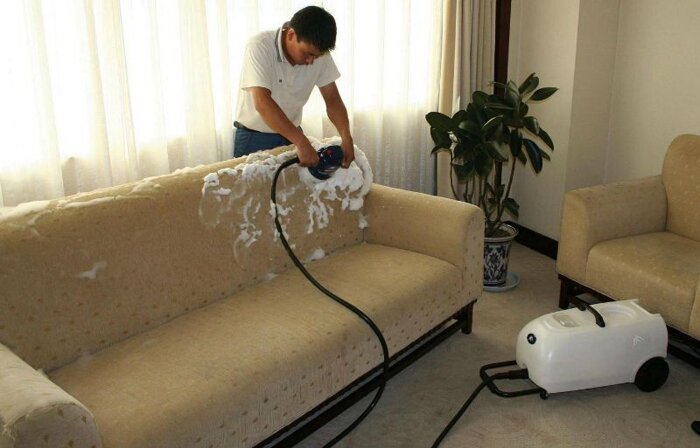 Чистка ткани дивана от пыли и пятен - фото pic_e45a0e531c55af7_700x3000_1.jpg