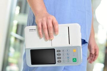 Вес ЭКГ всего 1 2 кг включая аккумуляторную батарею