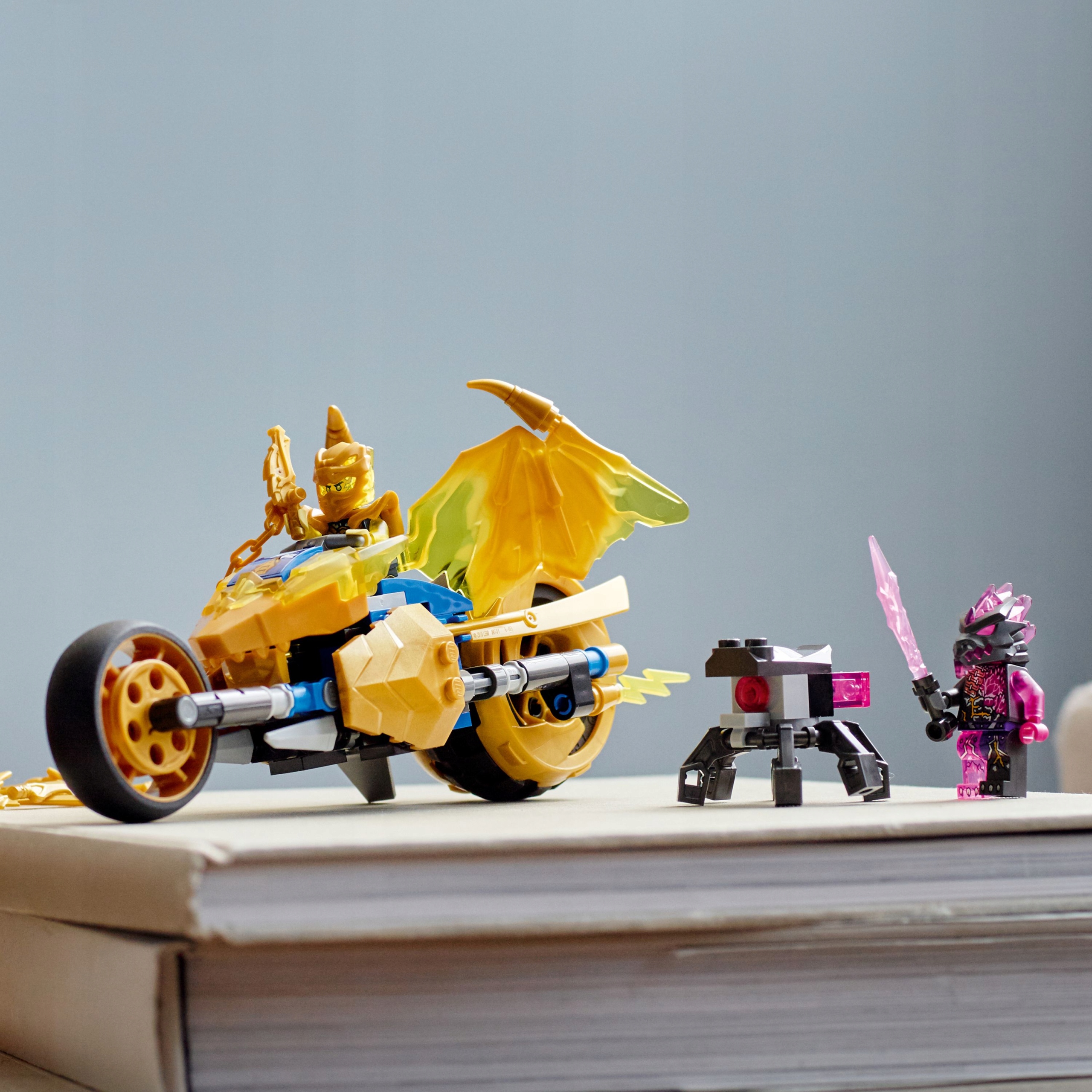 LEGO Ninjago Мотоцикл Золотий Дракон Джея 71768 Вік дитини 7 років +