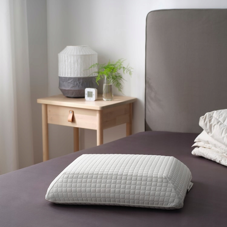 Ергономічна подушка IKEA MJOLKKLOCKA 41x51 см з піни з ефектом пам'яті для сну. Ширина виробу 41 см