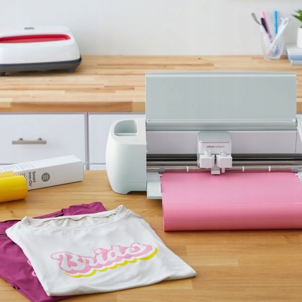 Плоттер Cricut Explore 3 + ПОСІБНИК EAN (GTIN) 093573938313